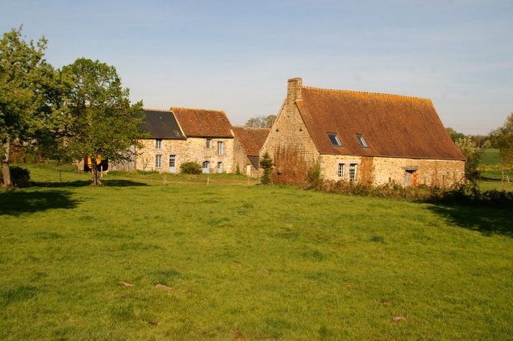 Corps de ferme PASSAIS-VILLAGES