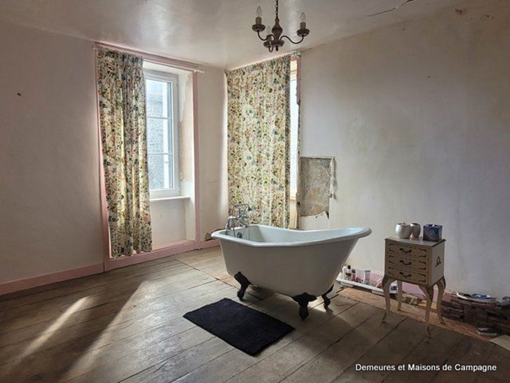 image du bien immobilier Maison de bourg BUAIS-LES-MONTS